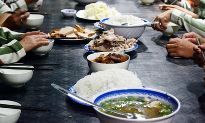kham-pha-nhung-bua-com-tu-xin-nhat-va-te-nhat-the-gioi-trong-do--06f543.webp