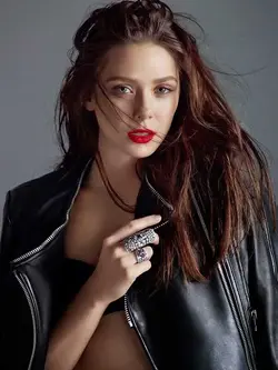 Elizabeth-Olsen-hottest-sexiest-sexy-photos-31.jpg