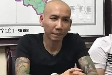 245884