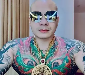 245890