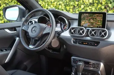bbc2981d-mercedes-benz-x-class-2_ybad.webp