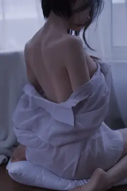 329878