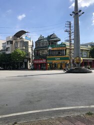 405084