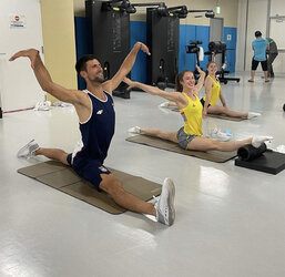 djokovic-tap-the-duc-dung-cu.jpg