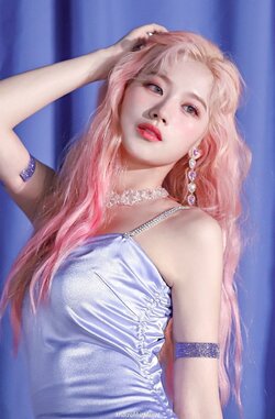 TWICE-Sana-1-5667-1604571230.jpg