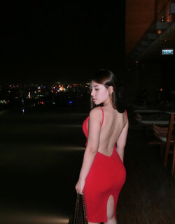 Co-giao-Sai-thanh-gioi-3-ngoai-ngu-choi-4-nhac-cu-va-rat-sexy-co-giao-sai-thanh-5-1516070971-7...jpg