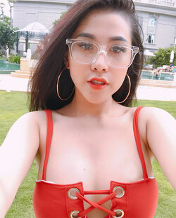 Co-giao-Sai-thanh-gioi-3-ngoai-ngu-choi-4-nhac-cu-va-rat-sexy-co-giao-sai-thanh-4-1516070971-7...jpg