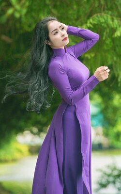 1588597632-897-nguoi-nuoc-ngoai-mac-ao-dai-khong-quan---bien-the-dung-tuc-kho-coi-4d6ce30db1e7...jpg