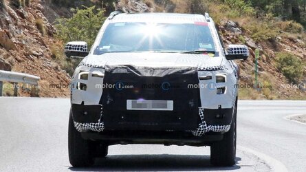 2022-Ford-Everest-SUV-prototype-spotted-on-tests.jpg