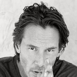 layered-keanu-reeves-hair.jpg