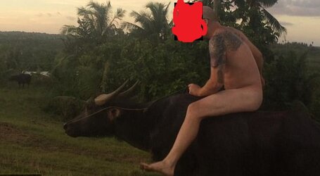 4943D19700000578-5399233-This_is_an_earlier_picture_of_another_naked_man_riding_a_buffalo-a-2_...jpg