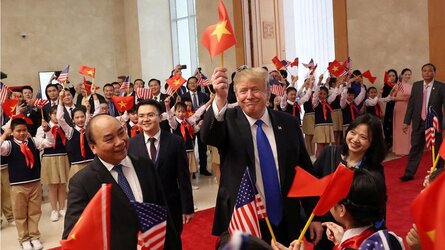 105817811reutersuspresidenttrumpmeetswithvietnameseprimeministernguyenxuanphucinhanoi-16086828...jpg