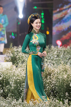 hanh-trinh-dep-cua-doanh-nhan-trang-phuong-trong-vai-tro-dai-su-le-hoi-ao-dai-2019-5-155288008...jpg
