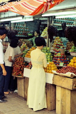 loat-anh-do-phan-giai-cao-net-cang-ve-sai-gon-1967-1968-cua-john-beck_6158133e57ea8.jpeg