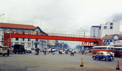 loat-anh-do-phan-giai-cao-net-cang-ve-sai-gon-1967-1968-cua-john-beck_61581335435b6.jpeg