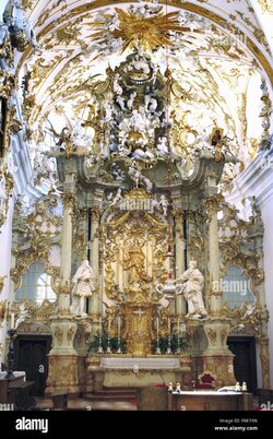 people-in-rococo-style-chapel-in-regensburg-bavaria-germany-F0874N.jpg