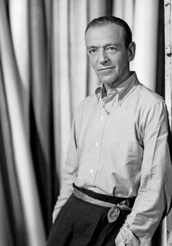 Fred-Astaire-wearing-an-OCBD-shirt-casually.jpg Fred-Astaire-wearing-an-OCBD-shirt-casually.jpg