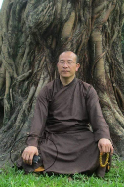 Đại+tá+công+an+-+đại+đức+thích+trúc+thái+minh+ngồi+thiền-2.png