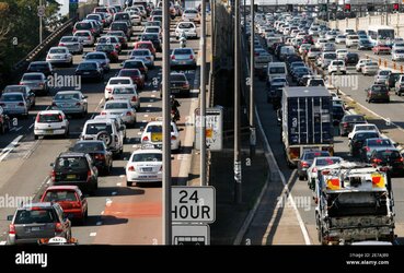 heavy-traffic-drives-towards-sydneys-central-business-district-during-the-morning-rush-hour-se...jpg