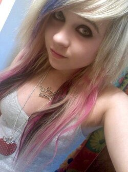Artist-4428872-hot_emo_girl_14.jpg
