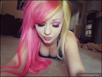 blonde-emo-girl-sexy-cute-pink-hair.jpg