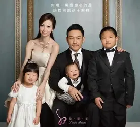 su-that-ve-co-gai-trong-anh-cha-me-dep-con-x.webp