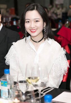 con-gai-xinh-dep-kin-tieng-cua-hoa-hau-giang-my-va-chong-doanh-nhan-7.jpg