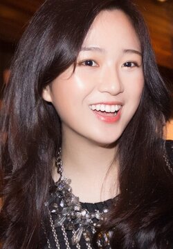con-gai-xinh-dep-kin-tieng-cua-hoa-hau-giang-my-va-chong-doanh-nhan-3-16420492155241792416441.jpeg