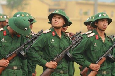 bat-ngo-viet-nam-tiep-tuc-su-dung-huyen-thoai-tieu-lien-ppsh-41-cua-lien-xo.jpg