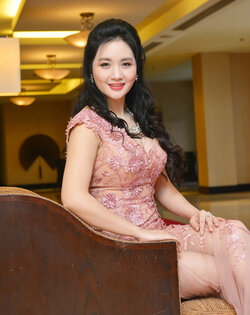 da-co-8-con-me-hoa-hau-thu-ngan-van-thuoc-hang-top-nhan-sac-nho-dau-2.jpg