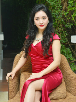da-co-8-con-me-hoa-hau-thu-ngan-van-thuoc-hang-top-nhan-sac-nho-dau-4.jpg
