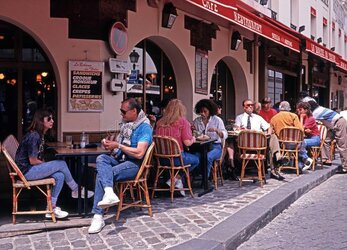 pavement-cafe-paris-people-relaxing-along-place-du-tertre-city-centre-france-western-europe-51...jpg