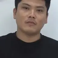 Đẹp trai sơn móng tay