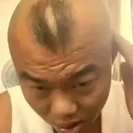 cậu bé dé to
