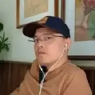 mắt trắng môi thâm