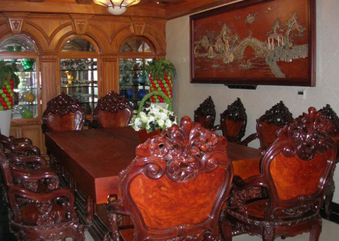 Gia thế 'khủng' của nhà chồng MC Quỳnh Chi