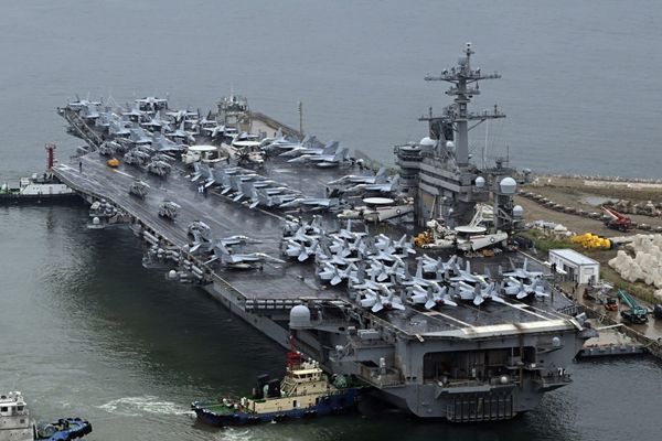 Du học sinh Trung Quốc bị bắt tạm giam vì quay lén tàu sân bay Mỹ