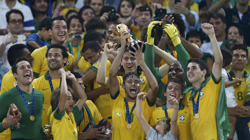 Julio Cesar từng được tham dự 3 kì World Cup vào các năm 2006, 2010 và 2014. Tuy nhiên, Brazil lại không thể giành chức vô địch ở 3 giải đấu này. Vinh quang tại đội tuyển quốc gia của Julio Cesar chỉ đến khi ông tham dự Copa America 2004 và FIFA Confederations Cup 2009, 2013.