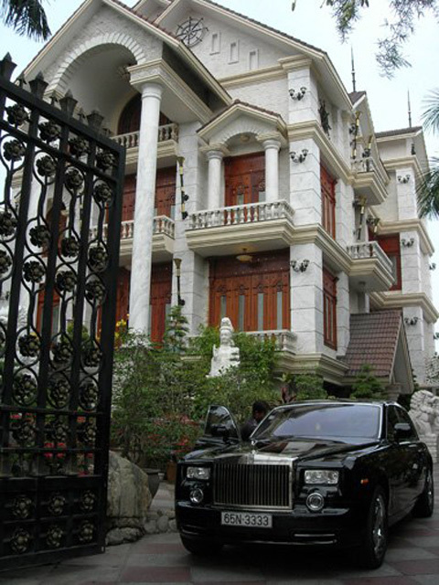 Gia thế 'khủng' của nhà chồng MC Quỳnh Chi
