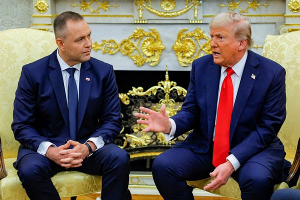 Tổng thống Donald Trump khẳng định không rút quân khỏi Ba Lan