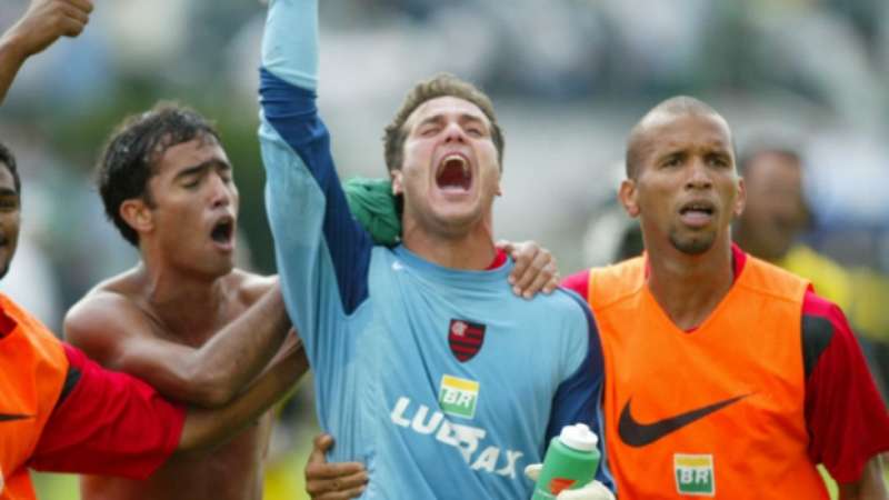 Sau 8 mùa giải chơi cho Flamengo, Julio Cesar ra sân 170 trận.