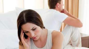 ghe-tom-khi-biet-chong-thich-xem-phim-sex.jpg