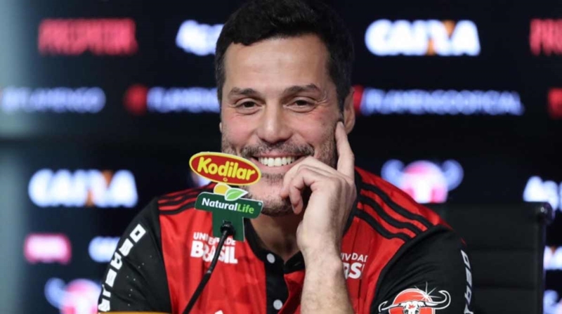 Tháng 1/2018, Julio Cesar quay trở lại Flamengo. Đến tháng 4, ông tuyên bố giải nghệ.