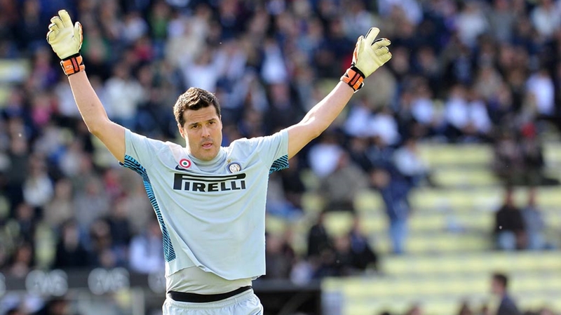 Tháng 7/2005, Julio Cesar chính thức cập bến Giuseppe Meazza. Đây chính là quãng thời gian thăng hoa nhất của thủ môn người Brazil, khi ông ra sân 300 trận và có 128 lần giữ sạch lưới.