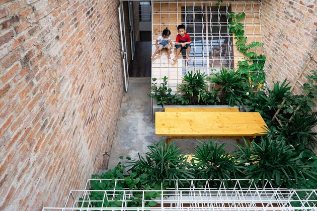 Lũ trẻ thỏa sức nô đùa trong không gian tầng thượng, cây cối, nắng gió sẽ là bạn của chúng.! Lũ trẻ thỏa sức nô đùa trong không gian tầng thượng, cây cối, nắng gió sẽ là bạn của chúng.!