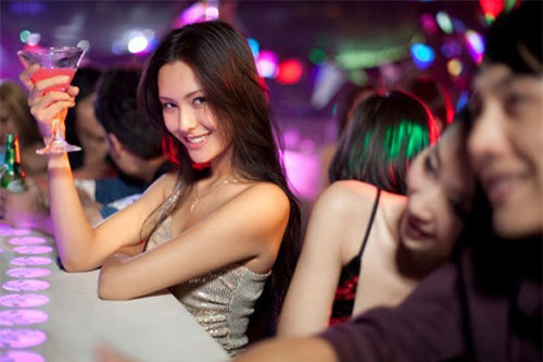 Đàn ông yêu gái hư, cưới gái ngoan Đàn ông yêu gái hư, cưới gái ngoan